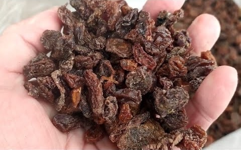 Raisins — magnesium-rich natural snack